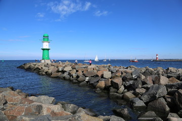 Fototapeta na wymiar Latarnia morska w Warnemünde