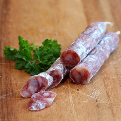 salami aufgeschnitten