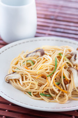 fried noodles with vegetables and shiitake