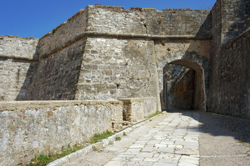 Brama w starej twierdzy weneckiej na wyspie Korfu