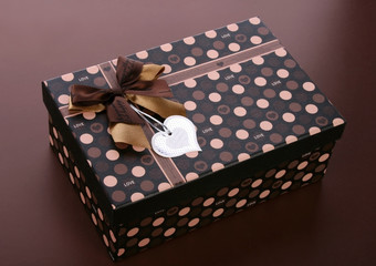 Valentine's Day box of chocolates - obrazy, fototapety, plakaty