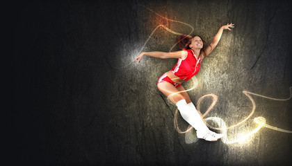 Fototapeta na wymiar Młoda tancerka kobieta. Z mocą światła.