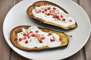 Aubergine mit Buttermilch Joghurt Sauce