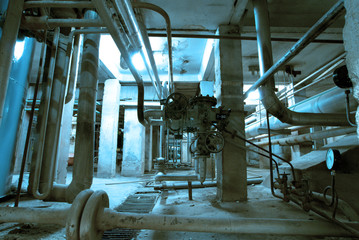 Industrial zone, Steel pipelines and cables