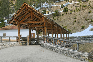 Fototapeta premium Covered bridge on Alps