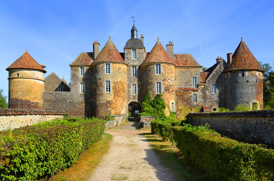 Mittelalterliche Burg in Burgund, Frankreich