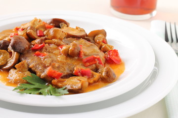 Naklejka premium Veal with mushrooms, peppers and wine sauce