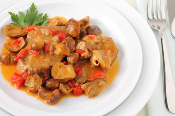 Veal with mushrooms, peppers and wine sauce