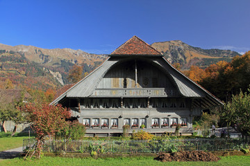 bauernhaus in den schweizeralpen