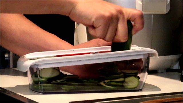 Cutting zucchini