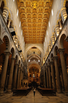 Pisa, interno della basilica