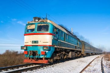Fototapeta na wymiar Diesel lokalnym pociągiem na Ukrainie.