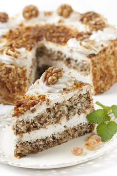 Cake with nuts and caramel