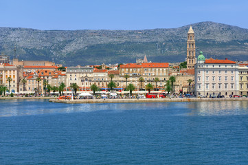 Fototapeta na wymiar Port i promenada, miasto Split, Chorwacja