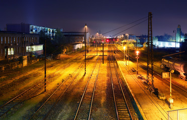 Obraz na płótnie Canvas Stacja kolejowa Dworzec nocą