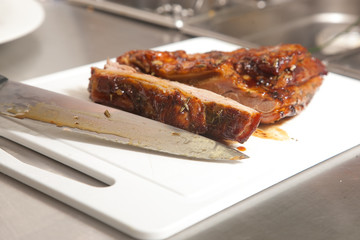 Frisches Fleisch schneiden