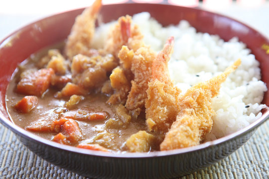 Curry rice with fried shrimp