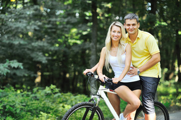 Fototapeta na wymiar Couple on a bicycles in countryside