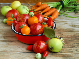 Apple-Coloured Tomatoes, Apples And Carrots