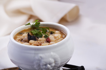 beans cooked with mushrooms and quail