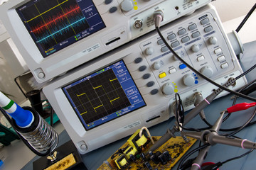 parameter measurement of pulse power to the oscilloscope - obrazy, fototapety, plakaty