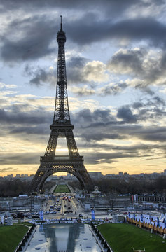 Fototapeta La Tour Eiffel - Winter sunrise in Paris at Eiffel Tower, view f