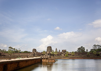 Fototapeta premium panoramic view of angkor wat