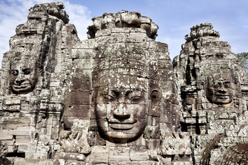 Fototapeta na wymiar twarze w świątyń Angkor