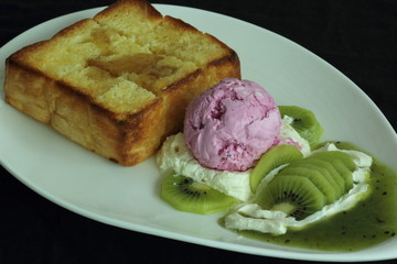 Kiwi Honey Toast
