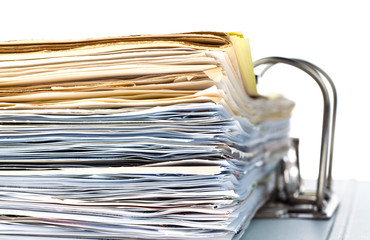 Akten Ordner mit Schriftstücken und Dokumenten