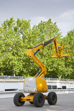 Diesel Powered Articulating Boom Lift