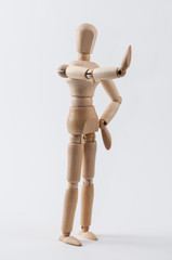 Eine stehende Zeichenpuppe signalisiert Stop