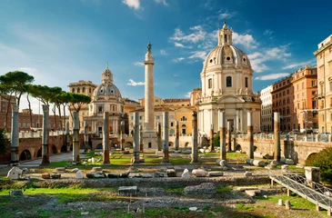Rolgordijnen De Kolom van Trajanus in oud forum, Rome, Italië. Prachtig Rome-stadsbeeld. © scaliger