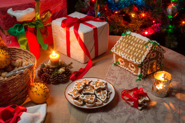 Fototapeta na wymiar Christmas gift table set with gingerbread