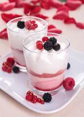 berries tiramisu
