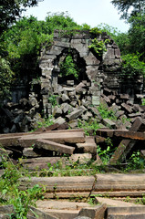 Fototapeta na wymiar jungle świątynia w Kambodży