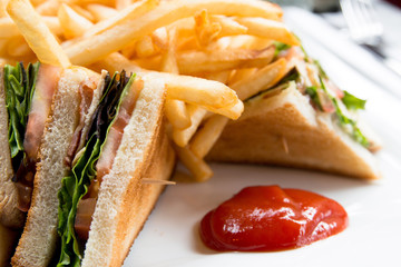 Sandwich with bacon