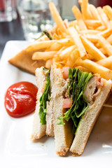 Sandwich with bacon