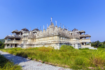 Fototapeta na wymiar Jain Temple w Ranakpur, Indie