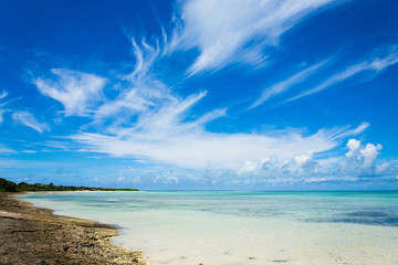 Fototapeta na wymiar 南国の海と雲