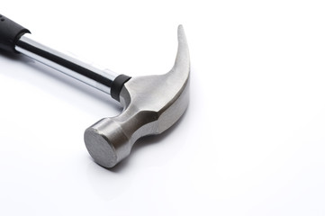 白背景に金槌のクローズアップ