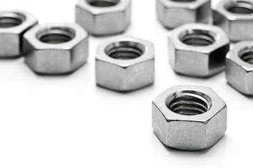 白背景に複数のナット