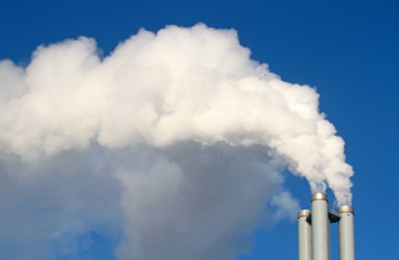 Rauchfahne aus Schornstein