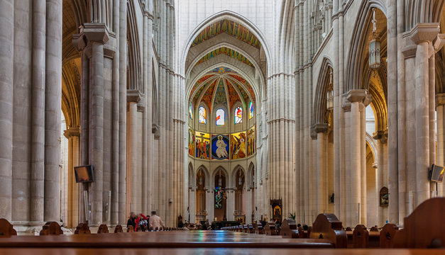 Notre Dame de la Almudena à Madrid