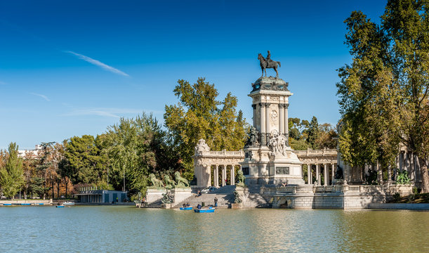 Parque del buen retiro à Madrid en Castille, Espagne