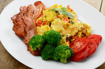 Scrambled eggs with bacon