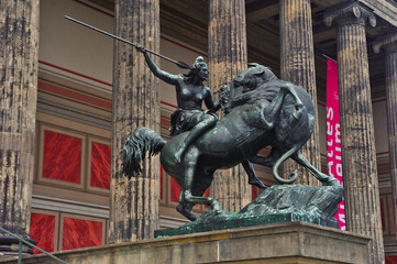 Naklejka premium Statue alte Nationalgalerie Berlin