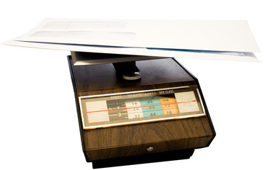 Letters weighting on weight scale