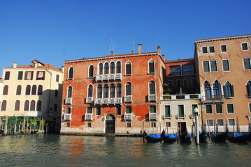 Fototapeta na wymiar quai de gondole à Venise