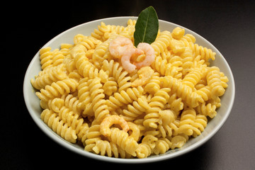 Fusilli allo zafferanno e gamberetti